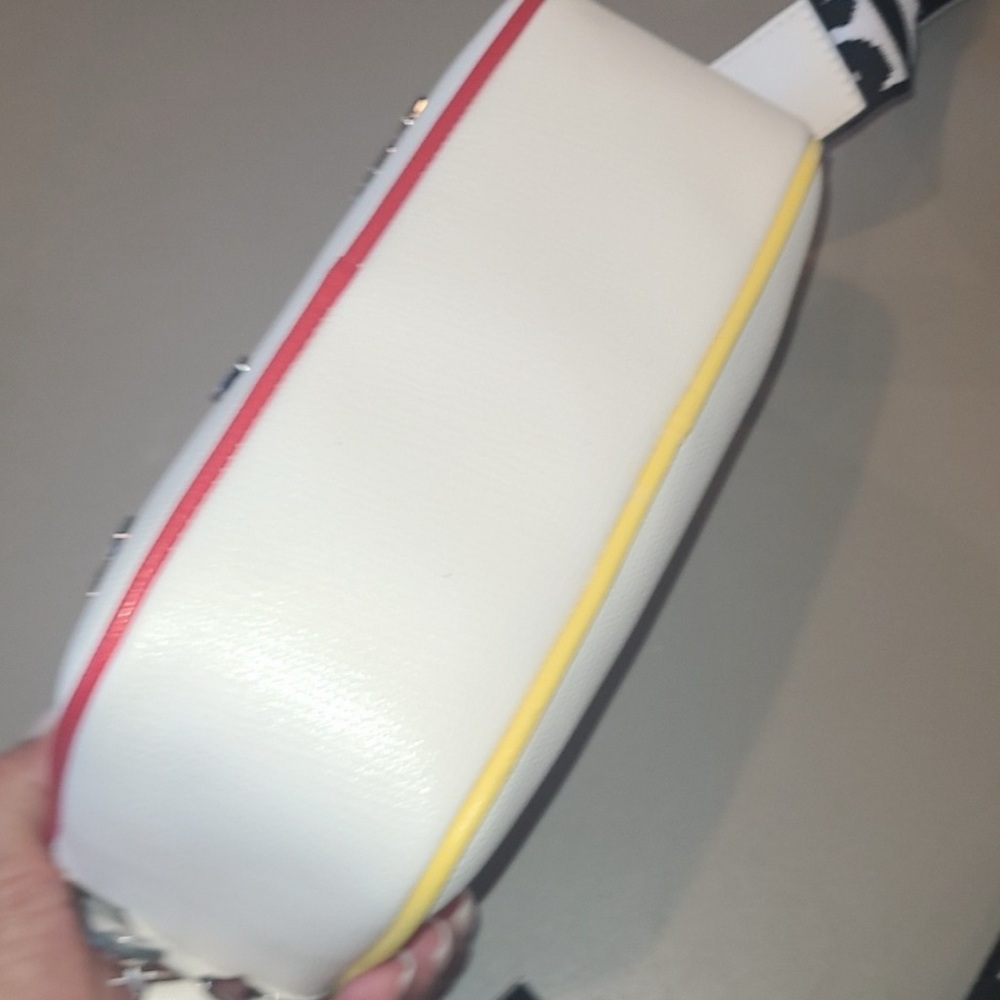 💋SOLD💋Karl Lagerfeld White Bag with Paris Icons - Picture 5 of 8